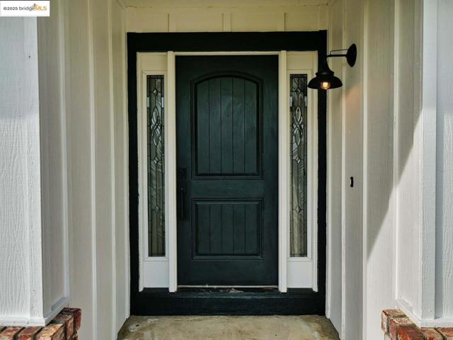 2112 Matthew CT, Pittsburg CA: https://media.crmls.org/mediaz/2c6be4f4-b695-4c11-96eb-abc649106384.jpg