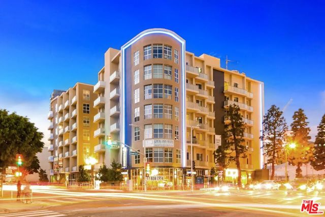 1249 S Grand Avenue, Los Angeles CA: https://media.crmls.org/mediaz/2c6c0a3b-a47e-4386-b78b-2555b2e19e07.jpg