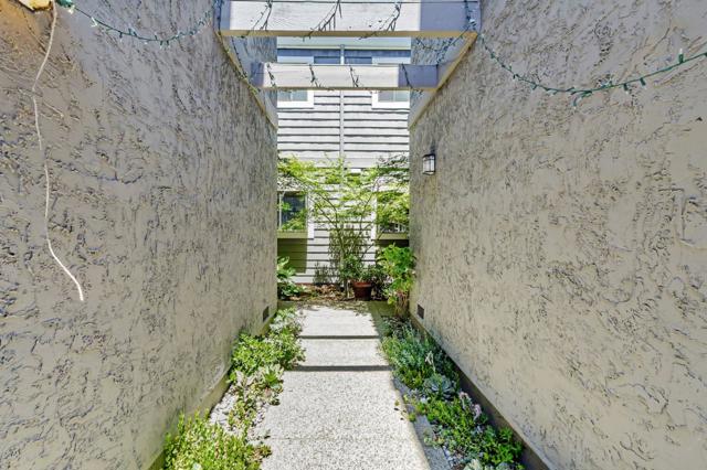 1152 Capri Drive, Campbell CA: https://media.crmls.org/mediaz/2c6c2ddc-83a7-45fa-92d7-773f7109774a.jpg