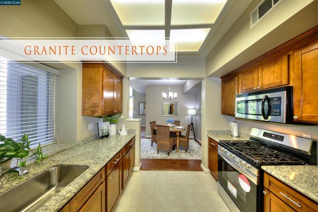 310 Boatswain Ct, Hercules CA: https://media.crmls.org/mediaz/2c6c2f74-7a89-48cb-8838-12e77be34c1f.jpg