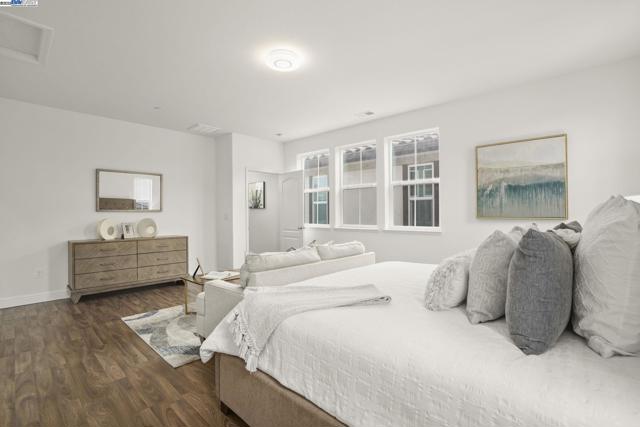 3105 Vittoria Loop, Dublin CA: https://media.crmls.org/mediaz/2c6c5429-6bbd-4a31-b59c-ef9319817c8c.jpg