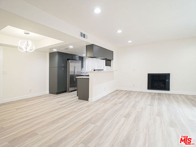 17200 Roscoe Boulevard, Northridge CA: https://media.crmls.org/mediaz/2c6c9df4-06b9-4e49-b51e-3d652ed76f99.jpg