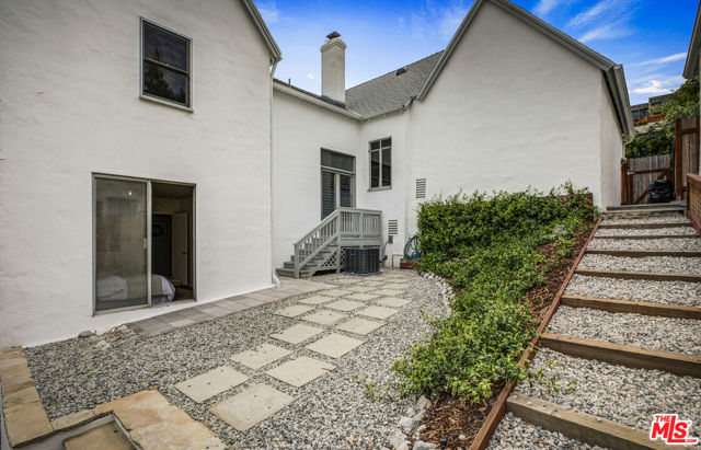 2316 Kenilworth Avenue, Los Angeles CA: https://media.crmls.org/mediaz/2c6cc4e4-d74e-4118-ae62-61aa562a1259.jpg