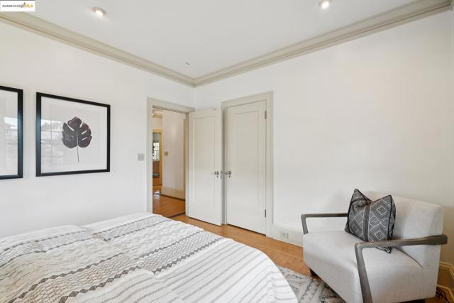 408 Euclid Ave, Oakland CA: https://media.crmls.org/mediaz/2c6cfb6c-a59a-4b83-929c-9695ca7282e2.jpg
