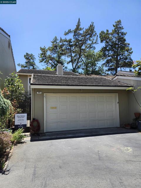 312 Wildcroft Dr, Martinez CA: https://media.crmls.org/mediaz/2c6ddd4d-6efa-4322-9018-3cb39465c8a4.jpg