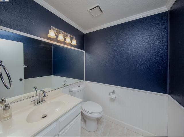 243 Northwood Commons, Livermore CA: https://media.crmls.org/mediaz/2c6dffac-f723-43ad-bdf0-2b8bfd2bdd8e.jpg