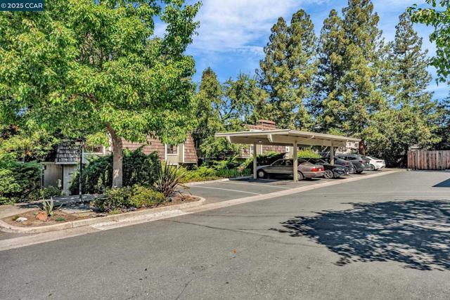 1660 San Luis Rd, Walnut Creek CA: https://media.crmls.org/mediaz/2c6e064c-e41c-447c-b9e7-d8a712541a78.jpg