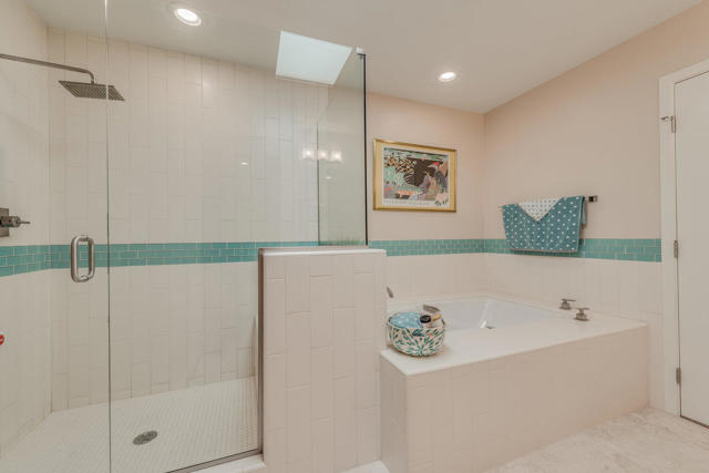 84 La Ronda Drive, Rancho Mirage CA: https://media.crmls.org/mediaz/2c6eb7da-b004-42d8-ba2b-5d12f2655cbd.jpg