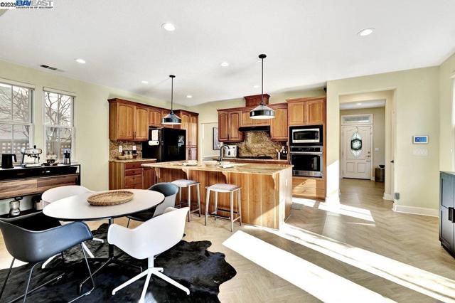 1166 Taraya Terrace, Hercules CA: https://media.crmls.org/mediaz/2c6f0bdc-fb0f-4f6b-81b1-518c8c7cda29.jpg