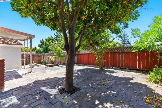 19157 Parsons Ave, Castro Valley CA: https://media.crmls.org/mediaz/2c6f214a-f5f2-461b-988a-01db5ff6bc88.jpg
