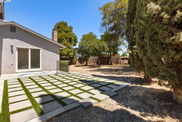 3481 Michael Pl, Bay Point CA: https://media.crmls.org/mediaz/2c6f37b6-853c-437e-a64c-9818ad17ea45.jpg