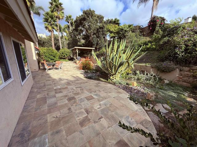 Detail Gallery Image 25 of 37 For 3515 Calle Gavanzo, Carlsbad,  CA 92009 - 4 Beds | 3/1 Baths