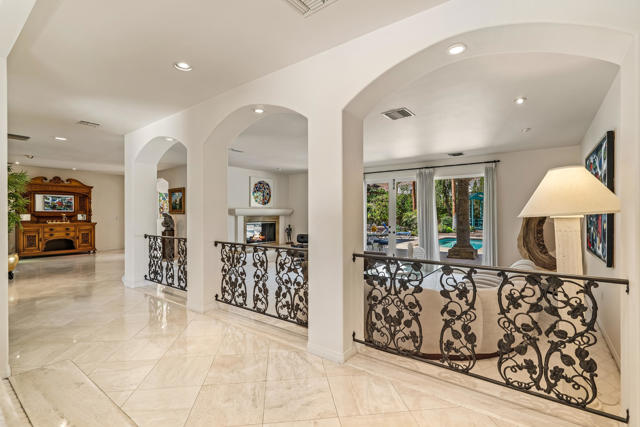 835 N Avenida Palmas, Palm Springs, CA 92262