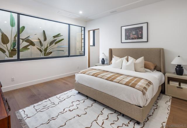 722 Amphitheatre Dr, Del Mar CA: https://media.crmls.org/mediaz/2c701dc8-ab09-41e4-b623-e10dc0817609.jpg