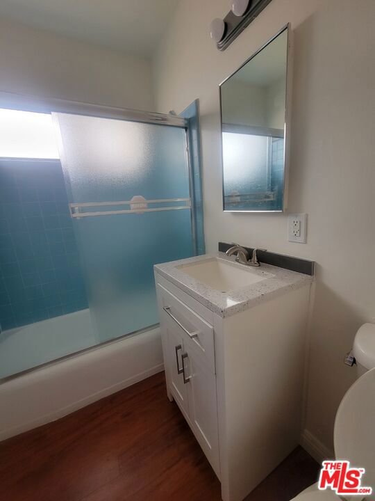 1038 S Harvard Boulevard, Los Angeles CA: https://media.crmls.org/mediaz/2c718683-a309-48e3-980f-d4e41be2eea9.jpg