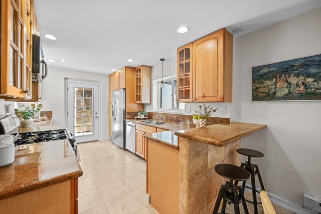 1568 Pacific Beach Dr, San Diego CA: https://media.crmls.org/mediaz/2c722ea1-b276-4c96-acc7-ce8a3ee04422.jpg