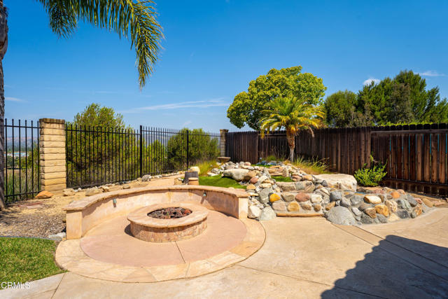 1347 La Culebra Circle, Camarillo CA: https://media.crmls.org/mediaz/2c723087-324c-472c-84ed-d92a238223b0.jpg