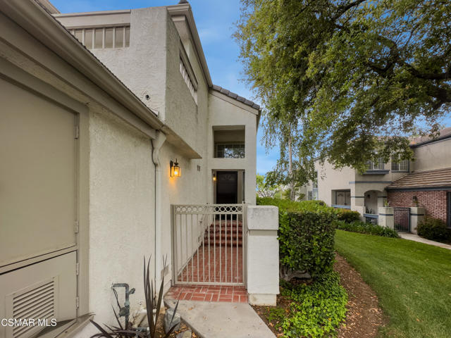24632 Brighton Drive, Valencia CA: https://media.crmls.org/mediaz/2c725dac-6076-491c-982a-ea7fb076ad29.jpg