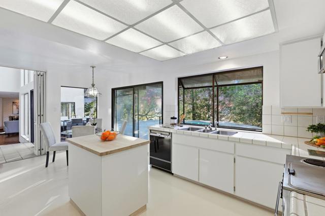 100 Rizal Drive, Hillsborough CA: https://media.crmls.org/mediaz/2c72afe3-9806-4ca2-8684-fce43fc4dff5.jpg