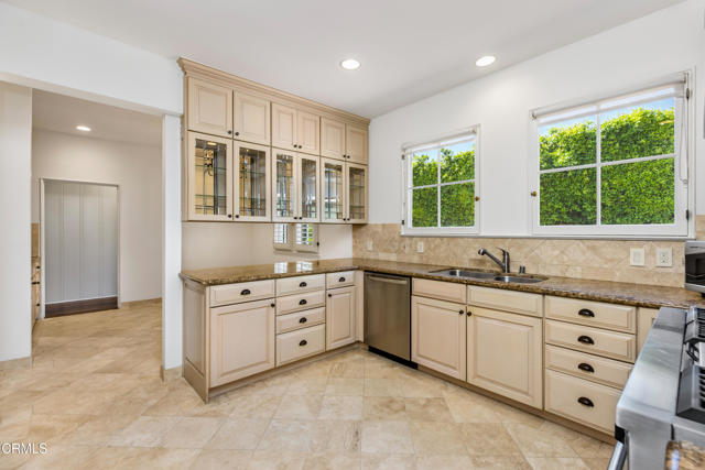1184 Arden Road, Pasadena CA: https://media.crmls.org/mediaz/2c7324be-90cf-4623-b8ee-725a23fb85d7.jpg