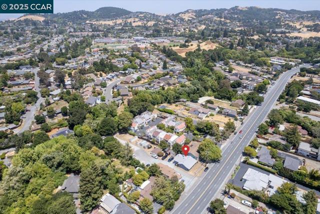 4825 San Pablo Dam Rd, El Sobrante CA: https://media.crmls.org/mediaz/2c7354ee-08d6-48b1-ae79-f9a04a2d9780.jpg
