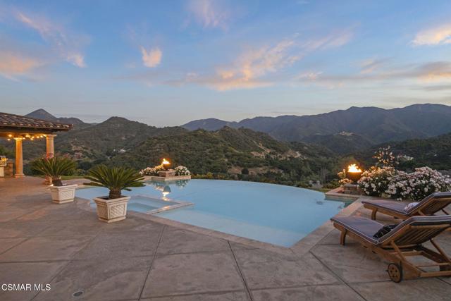 82 Queens Garden Drive, Thousand Oaks CA: https://media.crmls.org/mediaz/2c735878-0286-498d-80f1-d0e2cf9c32e9.jpg
