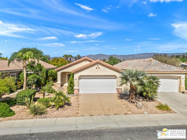 78712 Postbridge Circle, Palm Desert CA: https://media.crmls.org/mediaz/2c73c88c-1b8e-4cc8-9190-765d56e1af1c.jpg