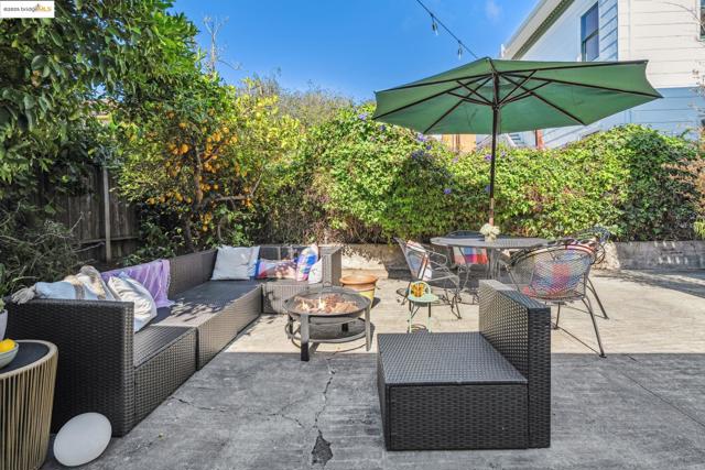 478 43rd St, Oakland CA: https://media.crmls.org/mediaz/2c73de32-b88a-4638-9102-e35a152091b9.jpg