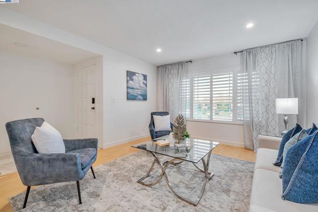 2716 Killdeer Ct, Union City CA: https://media.crmls.org/mediaz/2c73e37a-9c4c-4e5b-a513-5a4078e14ddc.jpg