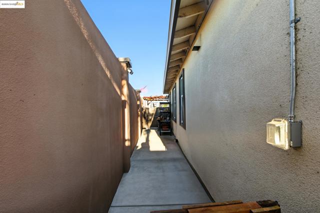 536 Aster St, Vacaville CA: https://media.crmls.org/mediaz/2c73f440-fc11-47da-afe1-21c5caef39dd.jpg