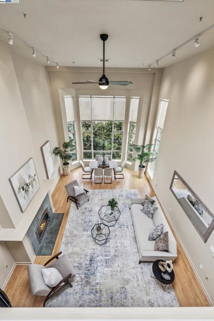 950 Harrison, San Francisco CA: https://media.crmls.org/mediaz/2c742c51-6d60-4fbf-ac4a-35d81fff2bba.jpg