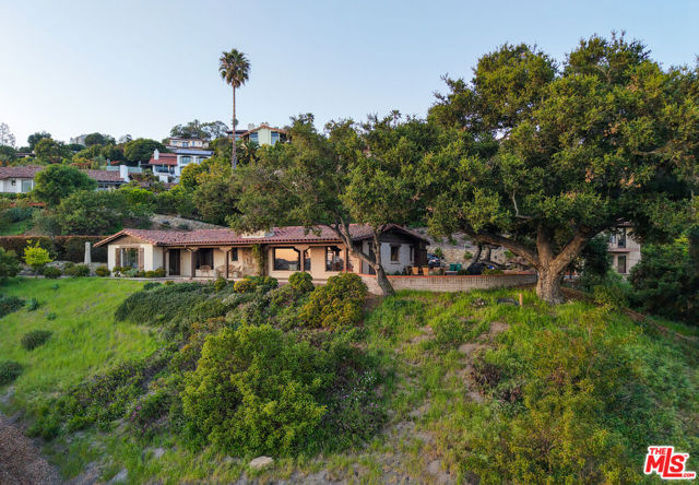 98 Loma Media Road, Santa Barbara CA: https://media.crmls.org/mediaz/2c745d76-b8da-4e25-b360-d2075f8c91bd.jpg