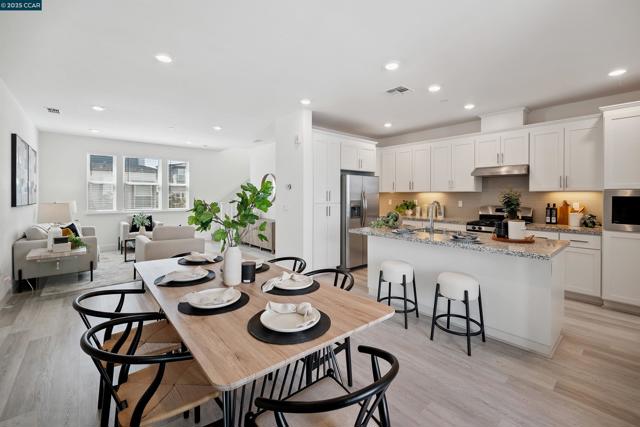 92 Zenith Cmn, Fremont CA: https://media.crmls.org/mediaz/2c7468f8-31d8-4a8e-bcdf-ea098d68eef5.jpg