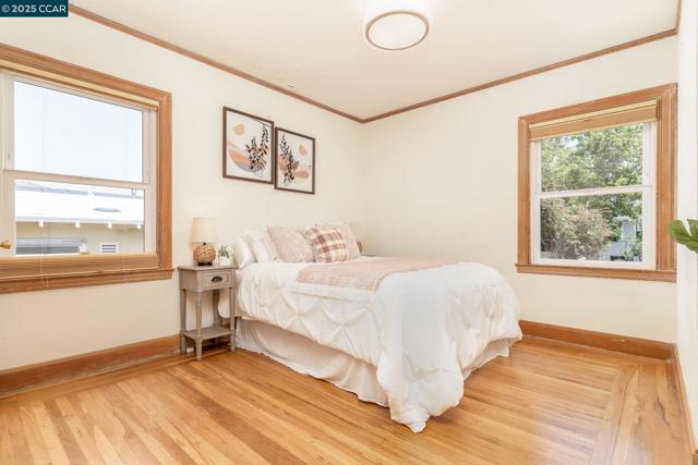 837 San Carlos Ave, Albany CA: https://media.crmls.org/mediaz/2c74cd42-4691-4918-9507-225bf3315b2a.jpg