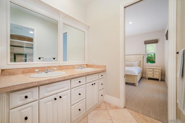 4703 Briana Ct, Fallbrook CA: https://media.crmls.org/mediaz/2c74d961-ccaf-4408-b6f2-5531cab40e14.jpg