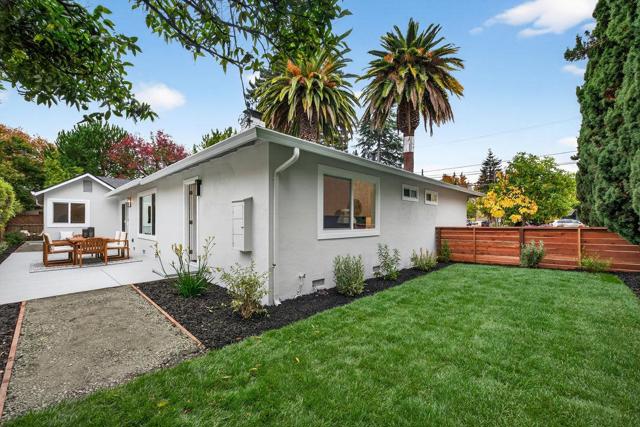 430 Gilbert Avenue, Menlo Park CA: https://media.crmls.org/mediaz/2c74e106-b861-4a8d-a8c1-3a440558318a.jpg