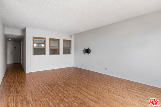 5950 Buckingham, 610 photo 9