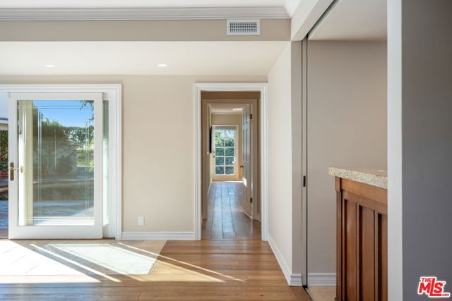 14972 CAMAROSA Drive, Pacific Palisades CA: https://media.crmls.org/mediaz/2c758b39-96b6-4725-98d5-39a626d23665.jpg