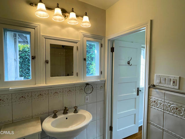 Detail Gallery Image 18 of 24 For 31 Oak Knoll Gardens Dr, Pasadena,  CA 91106 - 2 Beds | 2 Baths