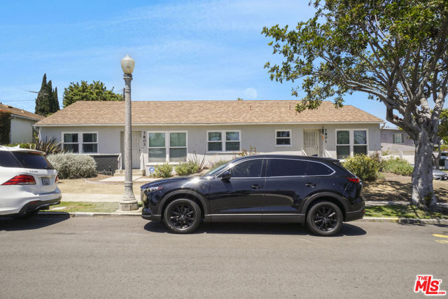 7801 Flight Avenue, Los Angeles CA: https://media.crmls.org/mediaz/2c75ea93-193e-4c10-a144-1c82c3fe579a.jpg
