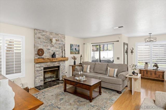 2208 Terracewood Ln, Escondido CA: https://media.crmls.org/mediaz/2c7610f3-a45b-4016-b4c1-87a1b0e03c4f.jpg