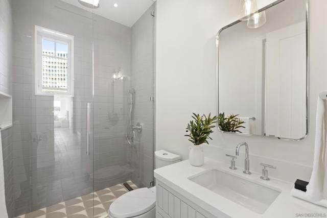 7216 FAY AVE, La Jolla CA: https://media.crmls.org/mediaz/2c762854-2f87-488b-bc68-754b35acba65.jpg