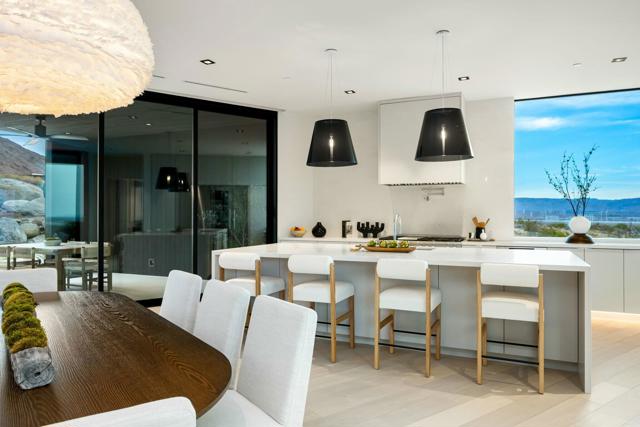 2085 Desert Flower Court, Palm Springs CA: https://media.crmls.org/mediaz/2c764e0a-9ab1-4f36-802d-9792d76b017f.jpg