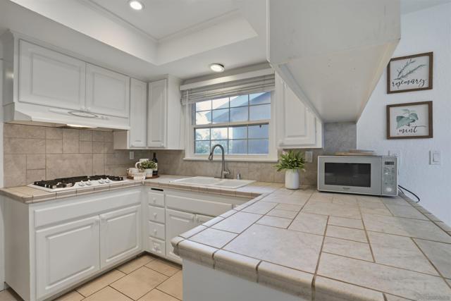 1806 Stewart St, Oceanside CA: https://media.crmls.org/mediaz/2c765026-f9fc-4c42-975c-3391e9f9f140.jpg
