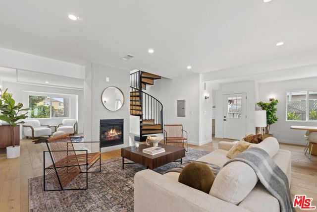 3908 Bentley Avenue, Culver City CA: https://media.crmls.org/mediaz/2c76a480-21a3-4be0-8729-0471ec77ac5d.jpg
