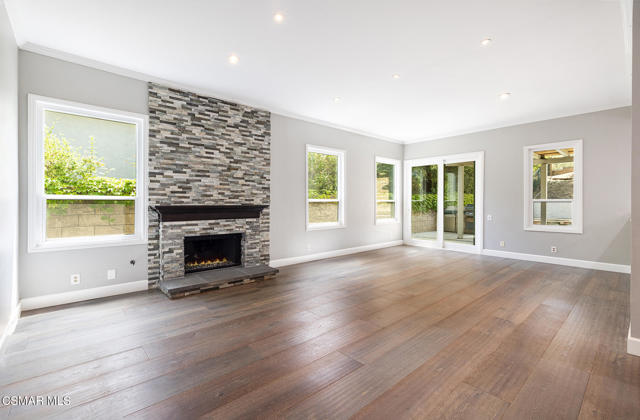 11554 Chestnut Ridge Street, Moorpark CA: https://media.crmls.org/mediaz/2c778753-f9d3-41a8-9cc0-a1954a9df07d.jpg