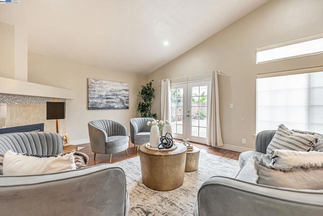 3757 Savannah Rd, Fremont CA: https://media.crmls.org/mediaz/2c783eee-dc0d-4e52-80f9-aae4fbd4369e.jpg