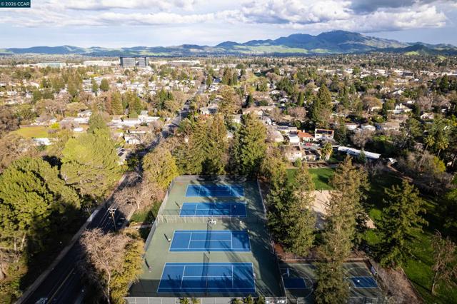 2080 Essenay Ave, Walnut Creek CA: https://media.crmls.org/mediaz/2c78adb2-8603-42b8-9253-bde117dce4ca.jpg