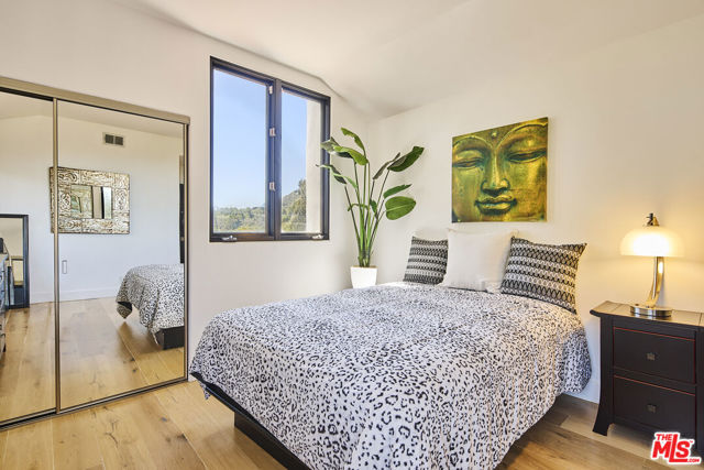 2266 Cold Canyon Road, Calabasas CA: https://media.crmls.org/mediaz/2c78e7b8-24f8-4cd7-9fe7-02bac7468355.jpg