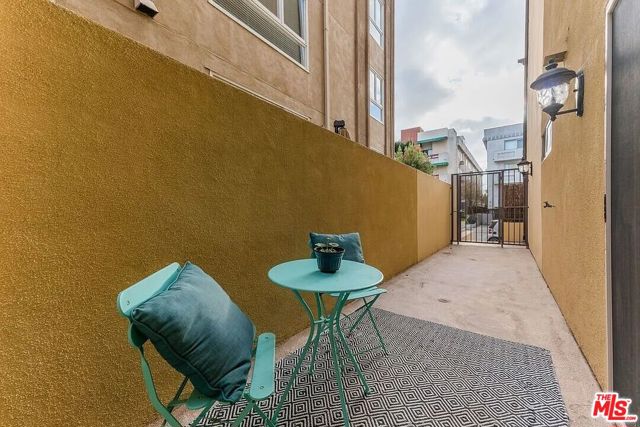 1522 Amherst Avenue, Los Angeles CA: https://media.crmls.org/mediaz/2c78f466-3405-40d8-b0d3-f8ca5ee7b898.jpg